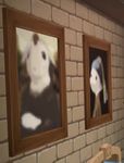 Die Poru-Version der Gemälde "Mona Lisa" und "Das Mädchen mit dem Perlenohrring", welche im Klassenzimmer aufgehängt sind.
